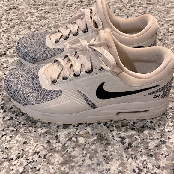 Nike Shoes - Nike air max